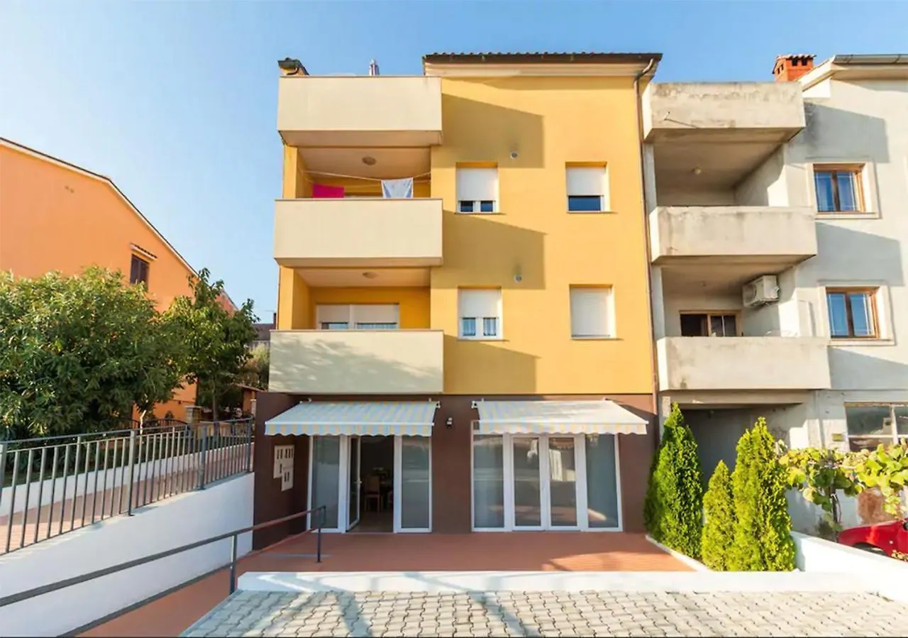 Apartments Hana Pula